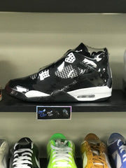 Air Jordan 4 Retro “White Thunder”